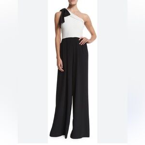 Alice + Olivia Monochrome One-Shoulder Jumpsuit small size 4 wide leg formal